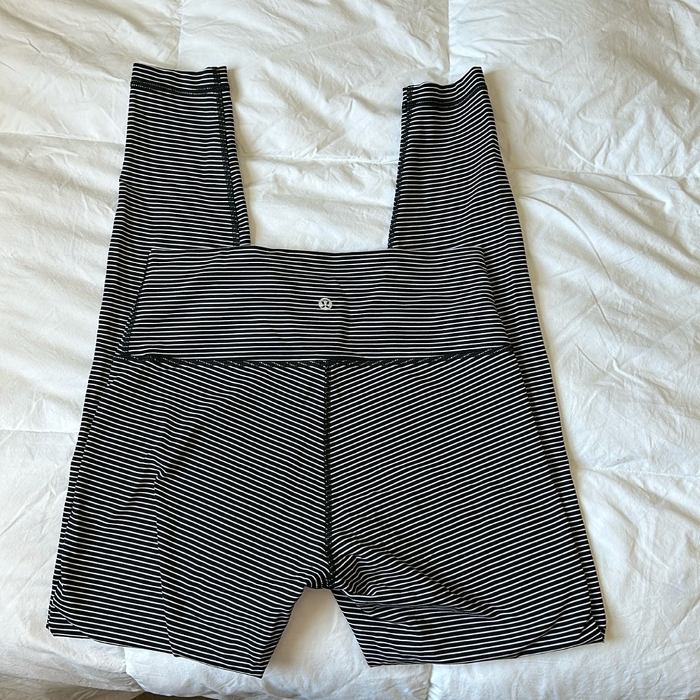 Like new. Sz 10 7/8th Legging.